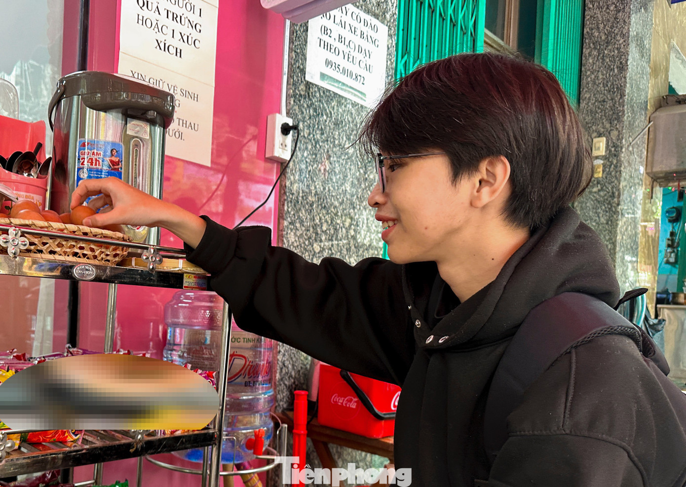 Tiệm mì 1.000 đồng ở Đà Nẵng mỗi ngày rất đông người tìm đến. Tiệm mì 1.000 đồng ở Đà Nẵng mỗi ngày rất đông người tìm đến.