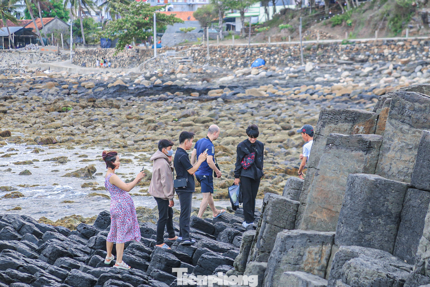 Gành Đá Đĩa cũng là nơi được nhiều người chọn đến trong kỳ nghỉ lễ của mình.