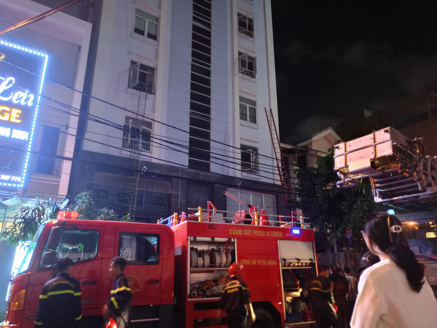 Cháy tòa nhà 7 tầng trên đường Lâm Hoành, phường Phước Mỹ. Cháy tòa nhà 7 tầng trên đường Lâm Hoành, phường Phước Mỹ.