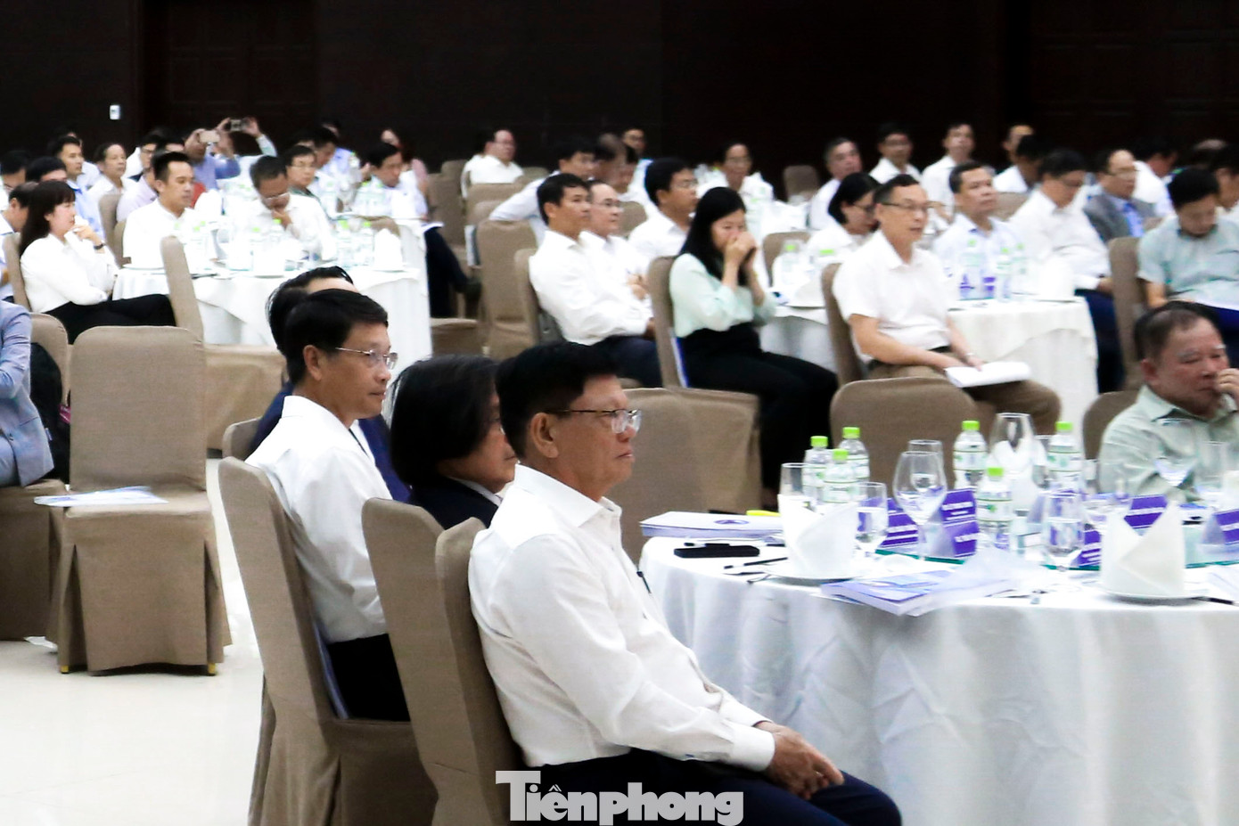 Hơn 350 chuyên gia và nhà khoa học tham dự buổi tọa đàm.