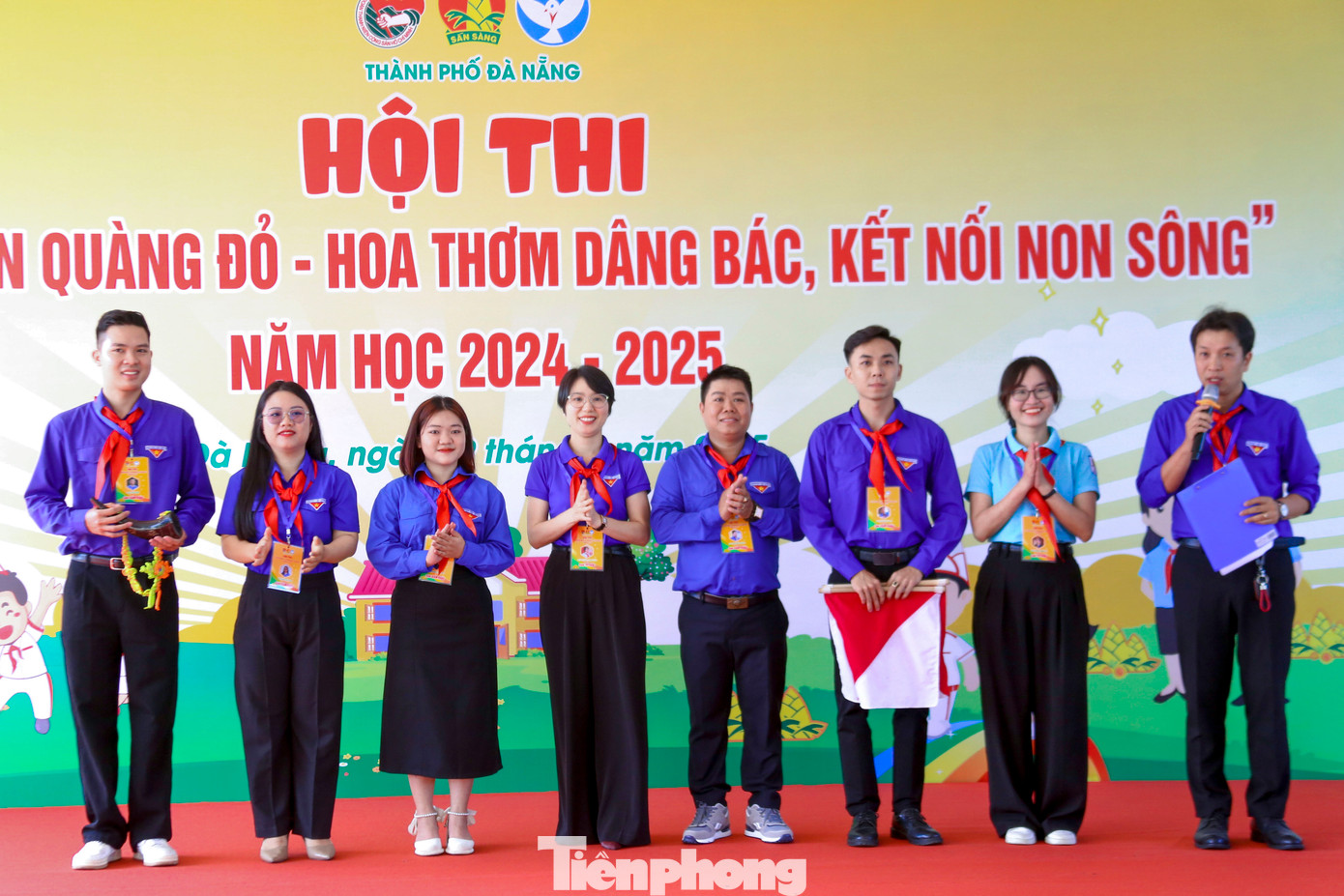 "Thông qua các hoạt động thi tìm hiểu về lịch sử, Bác Hồ, Đoàn - Đội, hội thi góp phần bồi đắp tình yêu quê hương, đất nước và niềm tự hào dân tộc cho thế hệ măng non. Bên cạnh đó, hội thi là sân chơi để các em nỗ lực, rèn luyện bản lĩnh, phấn đấu trở thành con ngoan trò giỏi, đội viên tốt, cháu ngoan Bác Hồ, góp phần xây dựng đất nước ngày càng giàu đẹp", chị Thảo chia sẻ. "Thông qua các hoạt động thi tìm hiểu về lịch sử, Bác Hồ, Đoàn - Đội, hội thi góp phần bồi đắp tình yêu quê hương, đất nước và niềm tự hào dân tộc cho thế hệ măng non. Bên cạnh đó, hội thi là sân chơi để các em nỗ lực, rèn luyện bản lĩnh, phấn đấu trở thành con ngoan trò giỏi, đội viên tốt, cháu ngoan Bác Hồ, góp phần xây dựng đất nước ngày càng giàu đẹp", chị Thảo chia sẻ.