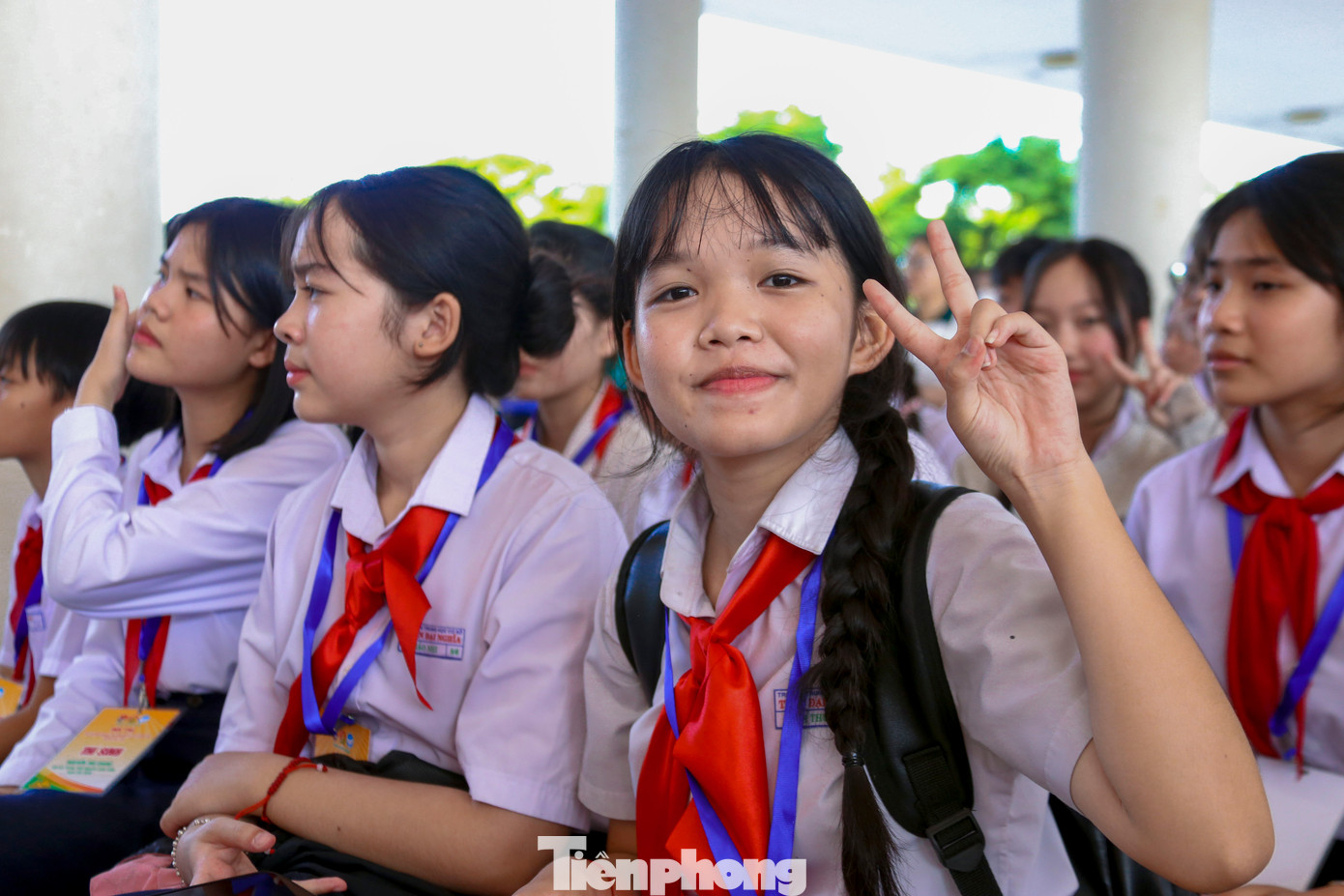 "Hội thi Thủ lĩnh Khăn quàng đỏ giúp em rèn luyện sự tự tin, khả năng lãnh đạo và kỹ năng giao tiếp. Qua hội thi, em còn học được cách làm việc nhóm hiệu quả, nâng cao tinh thần trách nhiệm và thêm yêu tổ chức Đội Thiếu niên Tiền phong Hồ Chí Minh. Đây là một sân chơi bổ ích, giúp em trưởng thành hơn và có thêm nhiều trải nghiệm ý nghĩa", em Trần Bảo Hân cho biết. "Hội thi Thủ lĩnh Khăn quàng đỏ giúp em rèn luyện sự tự tin, khả năng lãnh đạo và kỹ năng giao tiếp. Qua hội thi, em còn học được cách làm việc nhóm hiệu quả, nâng cao tinh thần trách nhiệm và thêm yêu tổ chức Đội Thiếu niên Tiền phong Hồ Chí Minh. Đây là một sân chơi bổ ích, giúp em trưởng thành hơn và có thêm nhiều trải nghiệm ý nghĩa", em Trần Bảo Hân cho biết.