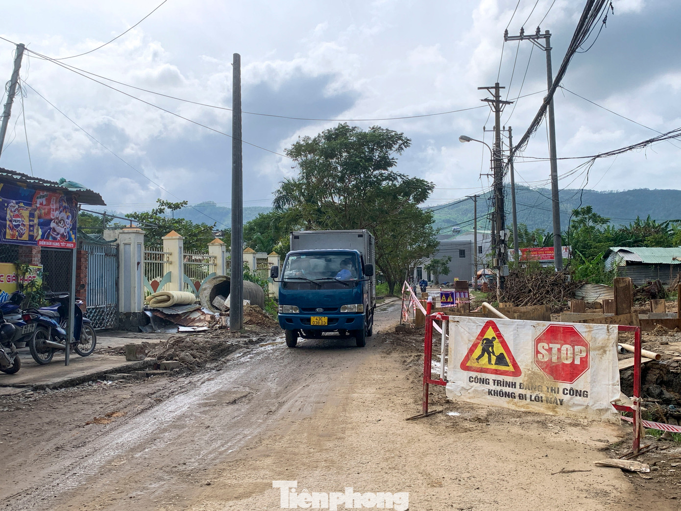 Theo UBND quận Liên Chiểu, tuyến đường Nam Cao nối dài nằm trong dự án Tuyến đường cấp bách chiến lược quốc phòng phục vụ quân sự và dân sinh quận Liên Chiểu thuộc phường Hòa Khánh Nam, do Ban Quản lý đầu tư xây dựng các công trình giao thông làm chủ đầu tư.