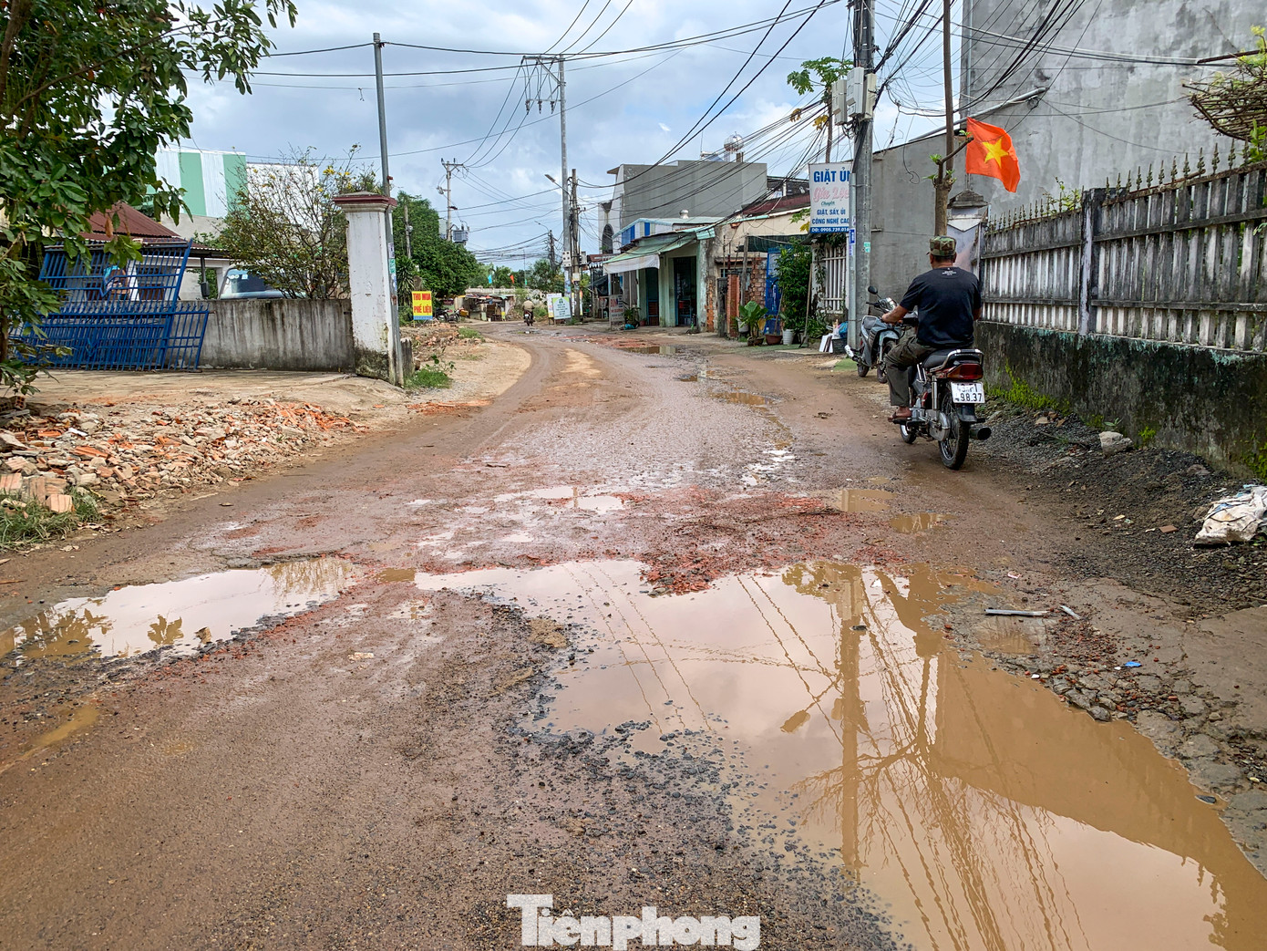 Công trình được chia hai tuyến với tổng chiều dài 4,5km. Tuyến số 1 từ nút giao ngã ba đường 7,5m khu tái định cư Khánh Sơn 1, điểm cuối tại nút giao ngã ba đường 15m khu quy hoạch ga đường sắt mới. Tuyến số 2 có điểm đầu (Km0+47,28) tiếp giao tuyến số 1, điểm cuối (Km3+412,27) giao đường Hoàng Văn Thái.