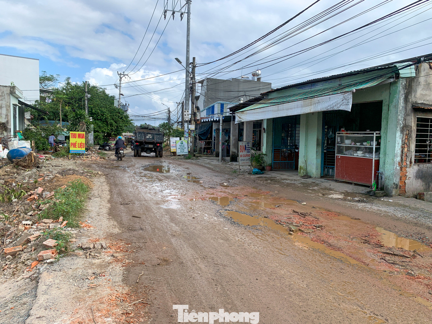 Đường Nam Cao nối dài nằm trong dự án tuyến đường cấp bách chiến lược quốc phòng phục vụ quân sự và dân sinh quận Liên Chiểu được UBND TP. Đà Nẵng phê duyệt tháng 10/2018 với tổng mức đầu tư 116 tỷ đồng.