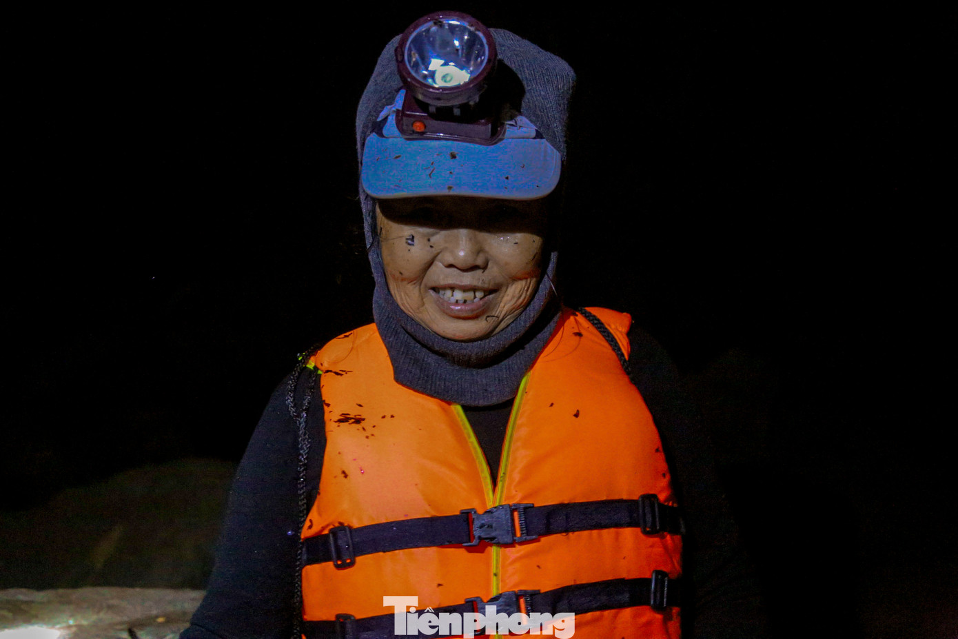 Với giá bán khoảng 200.000 đồng/kg, số tiền kiếm được sau mỗi lần cạo mứt tuy ít ỏi nhưng đủ giúp không ít gia đình duy trì cuộc sống.