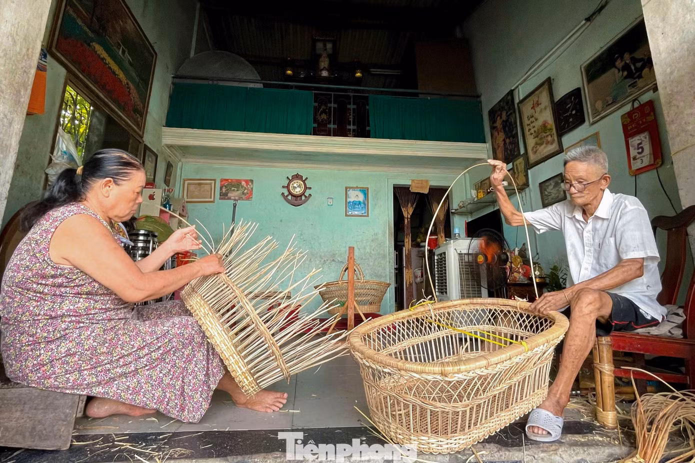 Tại Huế, hiện vẫn còn một số hộ giữ gìn nghề đan nôi, nhiều người dân ở đây chia sẻ do họ muốn giữ những ký ức thời thơ ấu, giữ nghề truyền thống mà cha ông để lại.