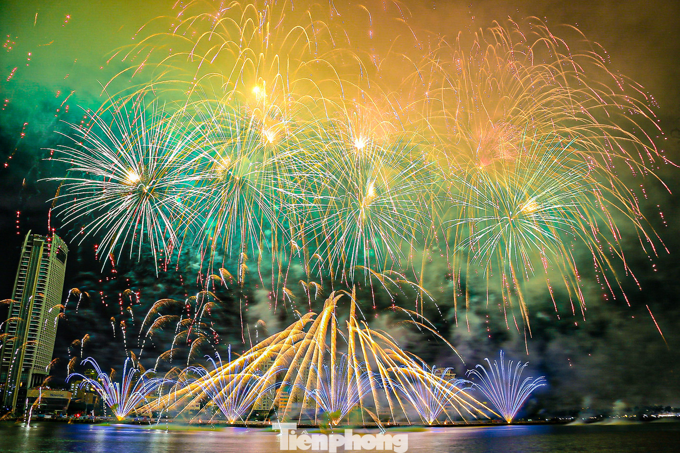 Những màn pháo hoa rợp trời tại Lễ hội pháo hoa quốc tế Đà Nẵng DIFF 2024. Những màn pháo hoa rợp trời tại Lễ hội pháo hoa quốc tế Đà Nẵng DIFF 2024.