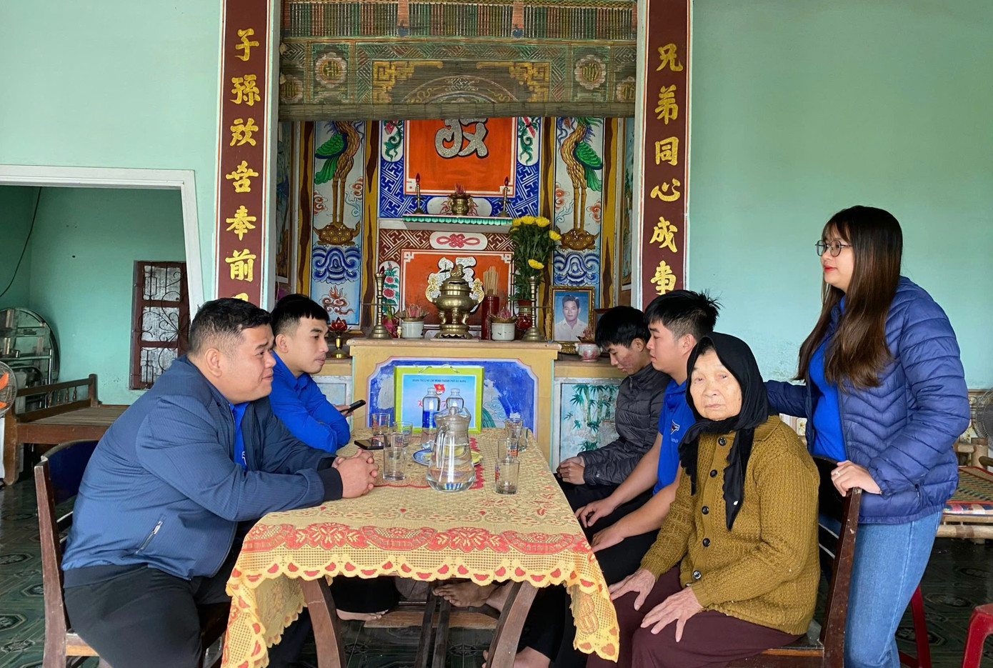 Các bạn trẻ thăm hỏi, động viên chúc Tết các Mẹ trong sáng 19/1. Các bạn trẻ thăm hỏi, động viên chúc Tết các Mẹ trong sáng 19/1.