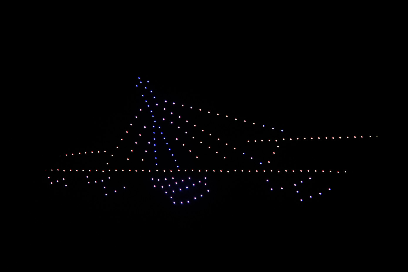 Những hình ảnh tuyệt đẹp về các địa điểm, các cây cầu nổi tiếng ở Đà Nẵng được vẽ lên bầu trời khiến nhiều người thích thú.