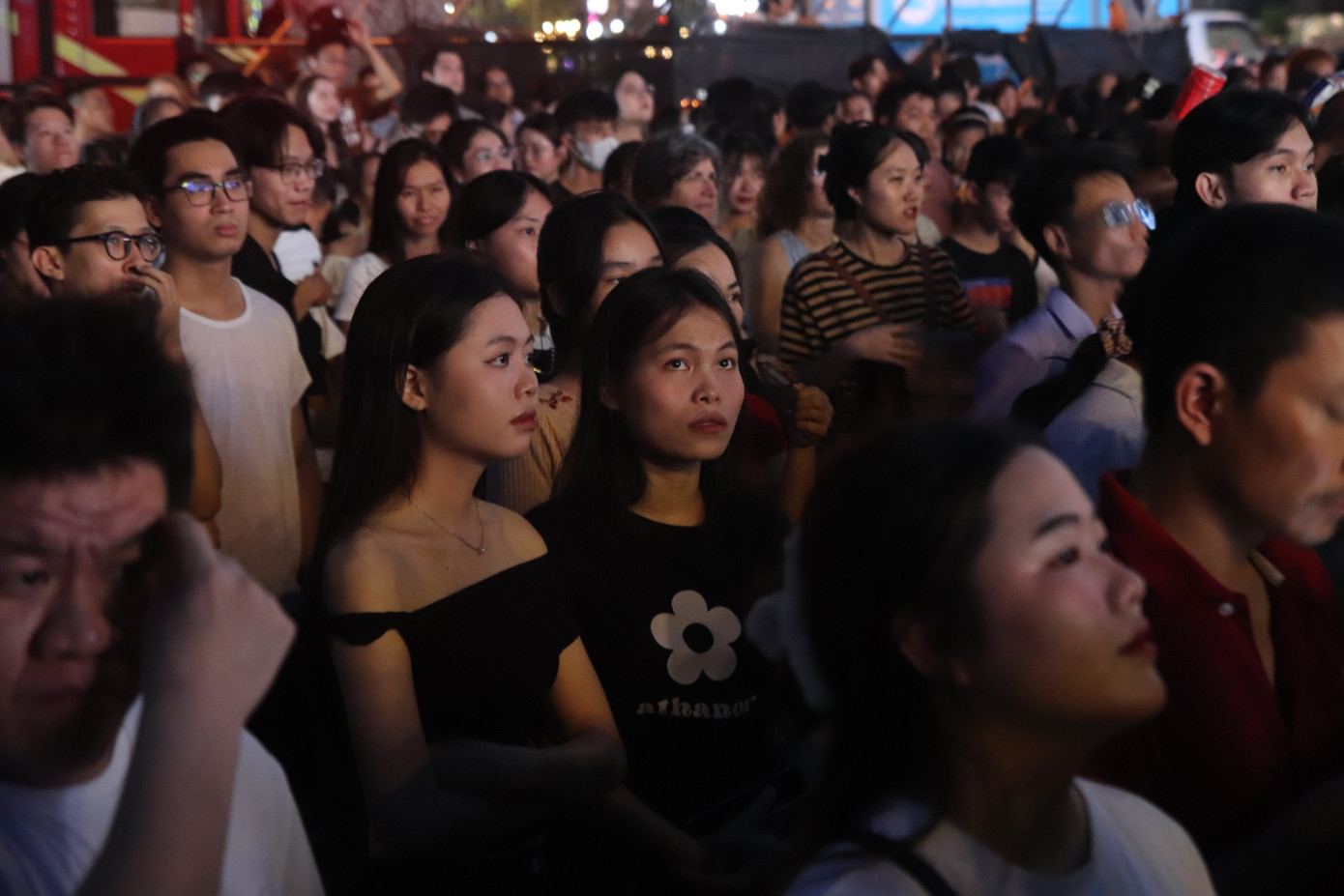 Nhiều người không khỏi trầm trồ, thích thú khi lần đầu tiên chứng kiến những tạo hình thú vị từ hàng nghìn chiếc drone.