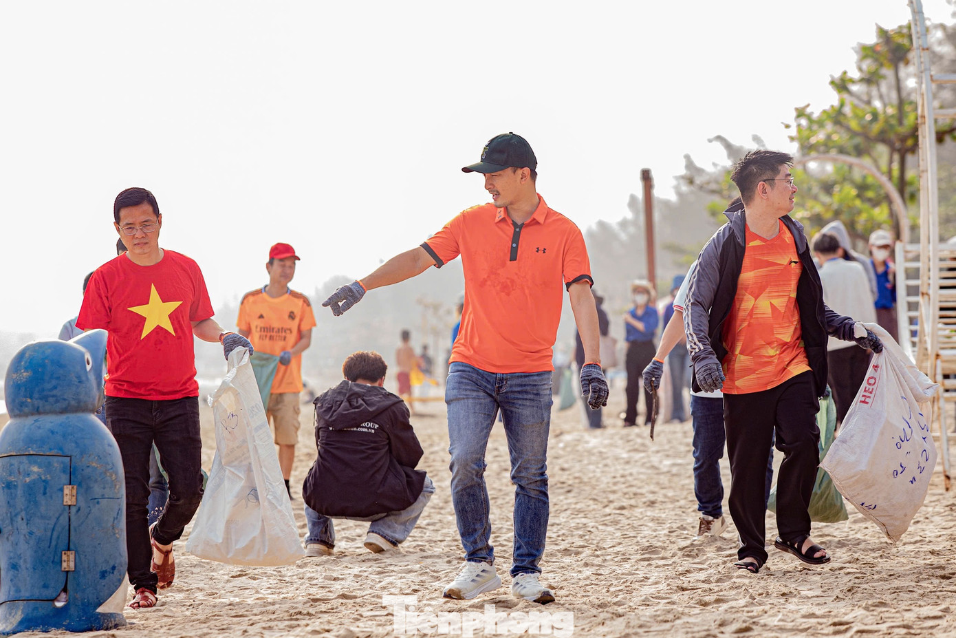 Các bậc phụ huynh cũng đăng ký cho con em mình tham gia hoạt động ý nghĩa này, góp phần giáo dục ý thức bảo vệ môi trường cho các bạn nhỏ. Các bậc phụ huynh cũng đăng ký cho con em mình tham gia hoạt động ý nghĩa này, góp phần giáo dục ý thức bảo vệ môi trường cho các bạn nhỏ.