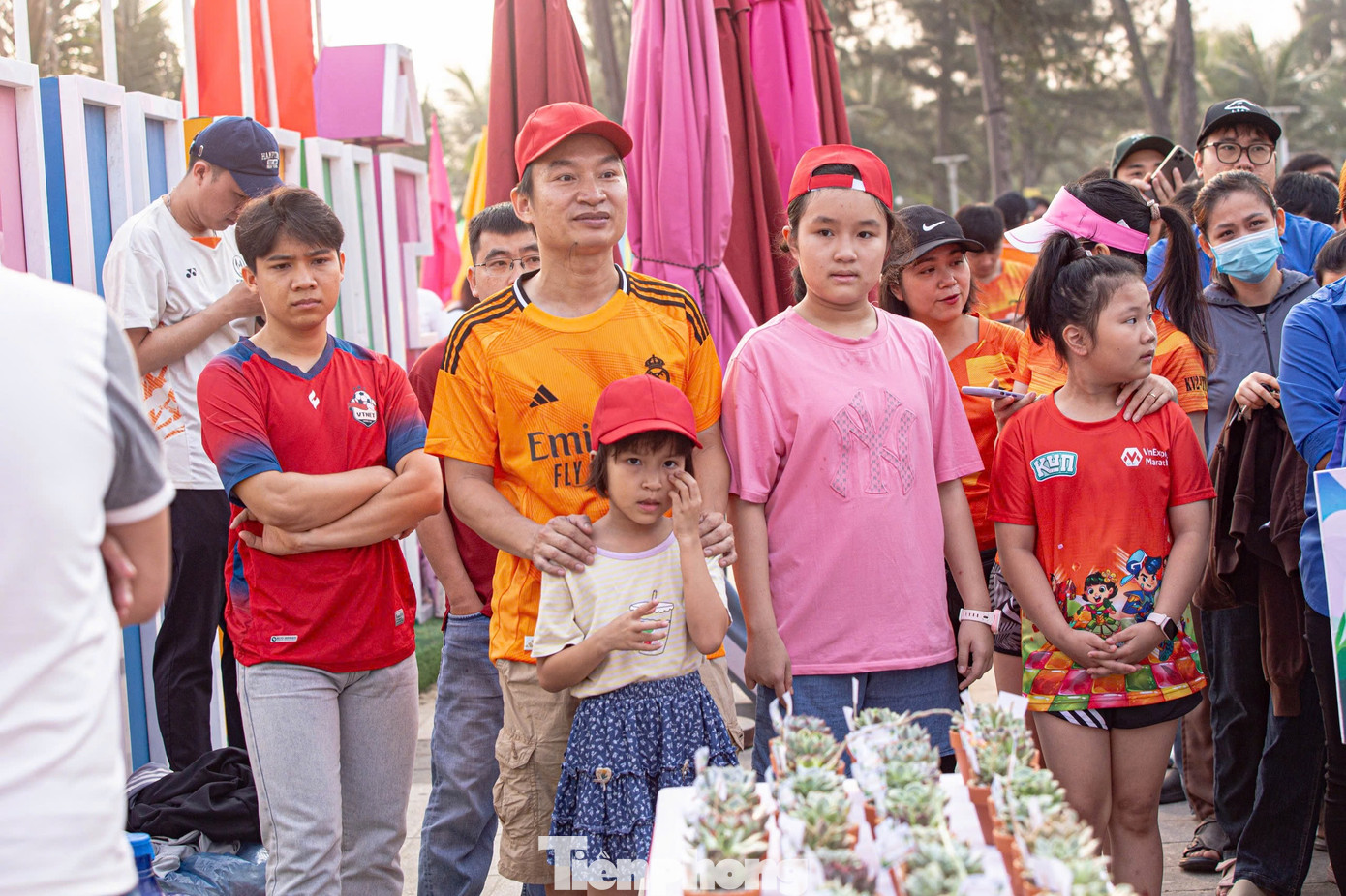 Các bậc phụ huynh cũng đăng ký cho con em mình tham gia hoạt động ý nghĩa này, góp phần giáo dục ý thức bảo vệ môi trường cho các bạn nhỏ. Các bậc phụ huynh cũng đăng ký cho con em mình tham gia hoạt động ý nghĩa này, góp phần giáo dục ý thức bảo vệ môi trường cho các bạn nhỏ.