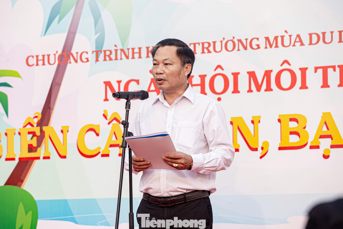 Ông Trần Đại Nghĩa – Phó Trưởng ban BQL bán đảo Sơn Trà và các bãi biển du lịch Đà Nẵng cho biết: Từng người trong chúng ta hôm nay sẽ là những đại sứ bảo vệ môi trường, công sức sẽ không uổng phí nếu chúng ta cùng chung tay hành động. Hãy thay đổi thái độ hời hợt và bắt đầu từ những hành động nhỏ nhất để giữ cho biển Đà Nẵng xanh, sạch, đẹp, an toàn và hấp dẫn. Ông Trần Đại Nghĩa – Phó Trưởng ban BQL bán đảo Sơn Trà và các bãi biển du lịch Đà Nẵng cho biết: Từng người trong chúng ta hôm nay sẽ là những đại sứ bảo vệ môi trường, công sức sẽ không uổng phí nếu chúng ta cùng chung tay hành động. Hãy thay đổi thái độ hời hợt và bắt đầu từ những hành động nhỏ nhất để giữ cho biển Đà Nẵng xanh, sạch, đẹp, an toàn và hấp dẫn.