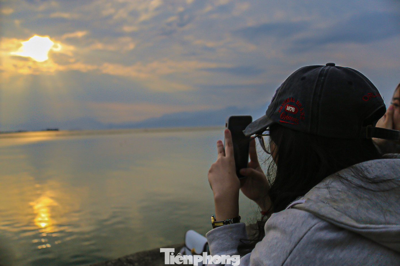 Khi hoàng hôn vừa ló dạng là lúc nhiều bạn trẻ vội cầm máy để bắt những khoảnh khắc…
