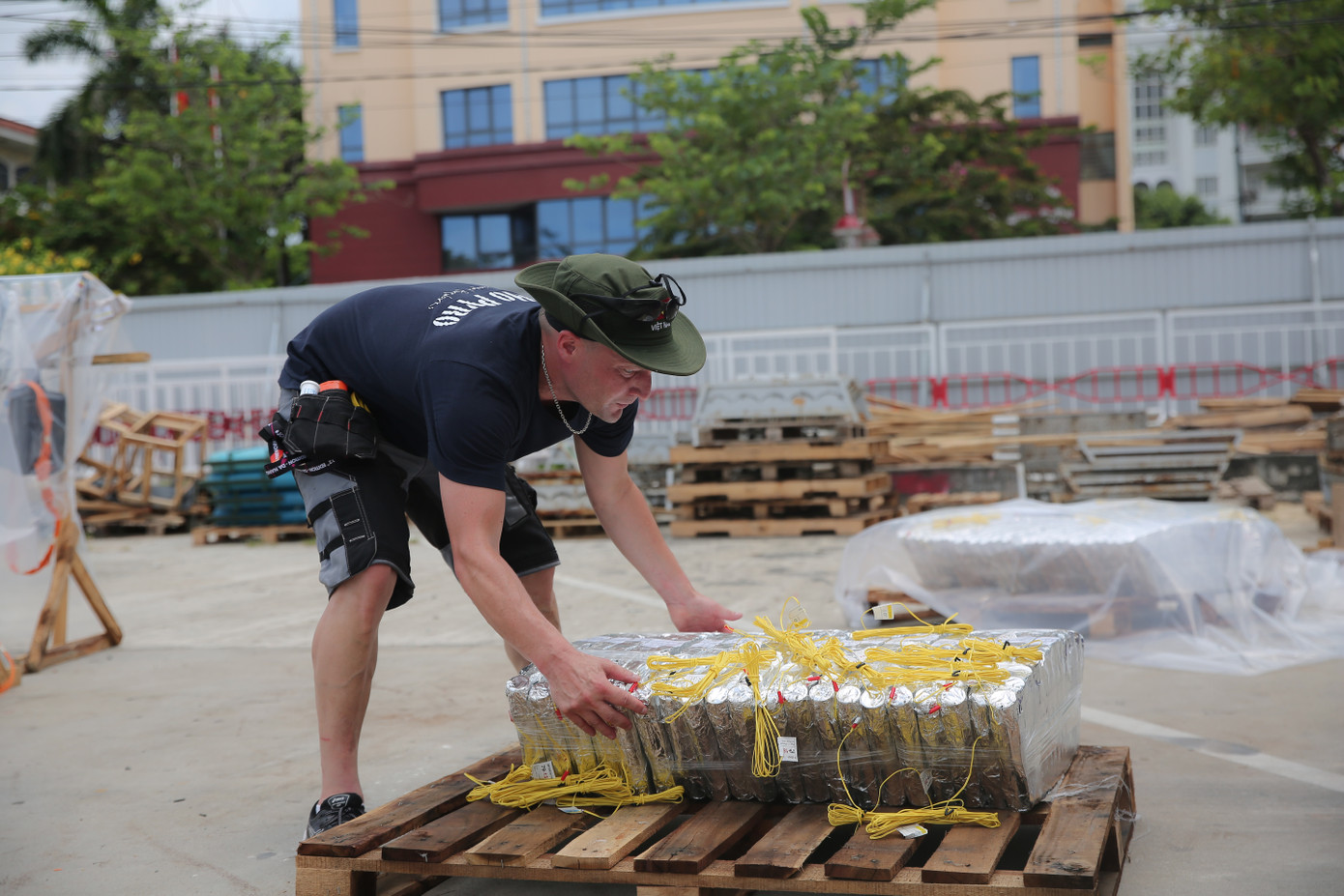 Đội Phần Lan chuẩn bị những công đoạn cuối cho đêm trình diễn vào tối 29/6. Đội Phần Lan chuẩn bị những công đoạn cuối cho đêm trình diễn vào tối 29/6.