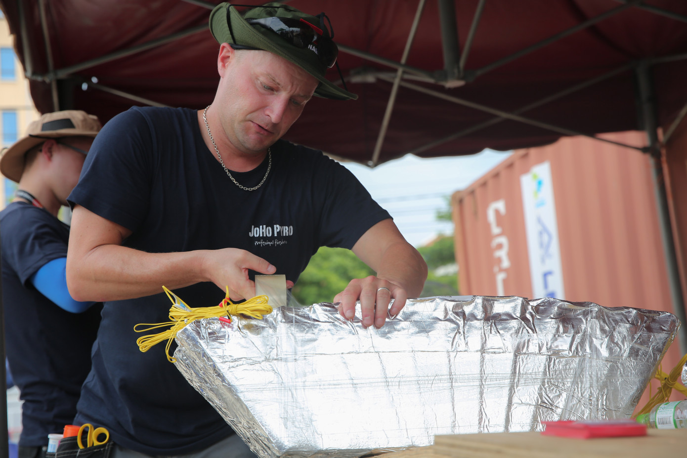 Đội Phần Lan chuẩn bị những công đoạn cuối cho đêm trình diễn vào tối 29/6. Đội Phần Lan chuẩn bị những công đoạn cuối cho đêm trình diễn vào tối 29/6.