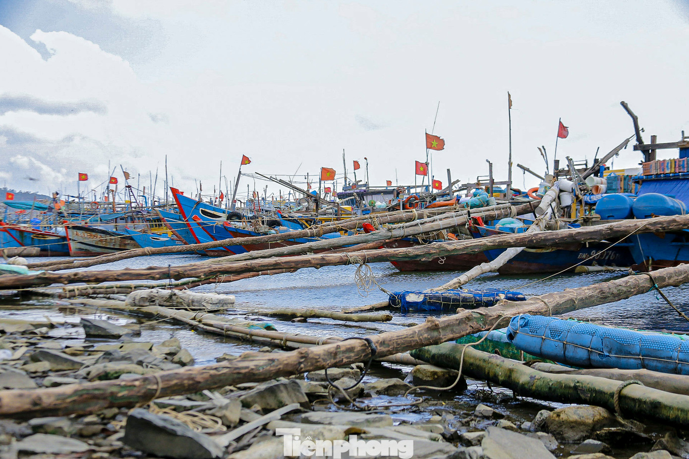 Tàu thuyền của ngư dân Đà Nẵng được chằng chống kỹ càng trước bão. Tàu thuyền của ngư dân Đà Nẵng được chằng chống kỹ càng trước bão.