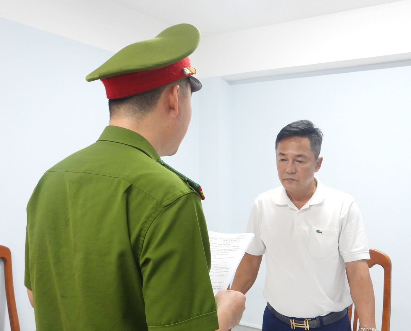 Cơ quan Cảnh sát điều tra Công an thành phố Đà Nẵng tống đạt các quyết định đối với Phạm Chiến Thắng. Cơ quan Cảnh sát điều tra Công an thành phố Đà Nẵng tống đạt các quyết định đối với Phạm Chiến Thắng.