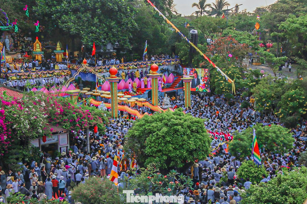 Lễ hội diễn ra vào ngày 19/2 Âm lịch hàng năm, đây là dịp để đạo hữu nói riêng, nhân dân và du khách nói chung cầu cho quốc thái dân an, chúng sinh an lạc, khơi dậy lòng từ bi, bác ái, hướng thiện trong mỗi con người, sự hòa hợp giữa Phật pháp với dân tộc, tình yêu quê hương đất nước.