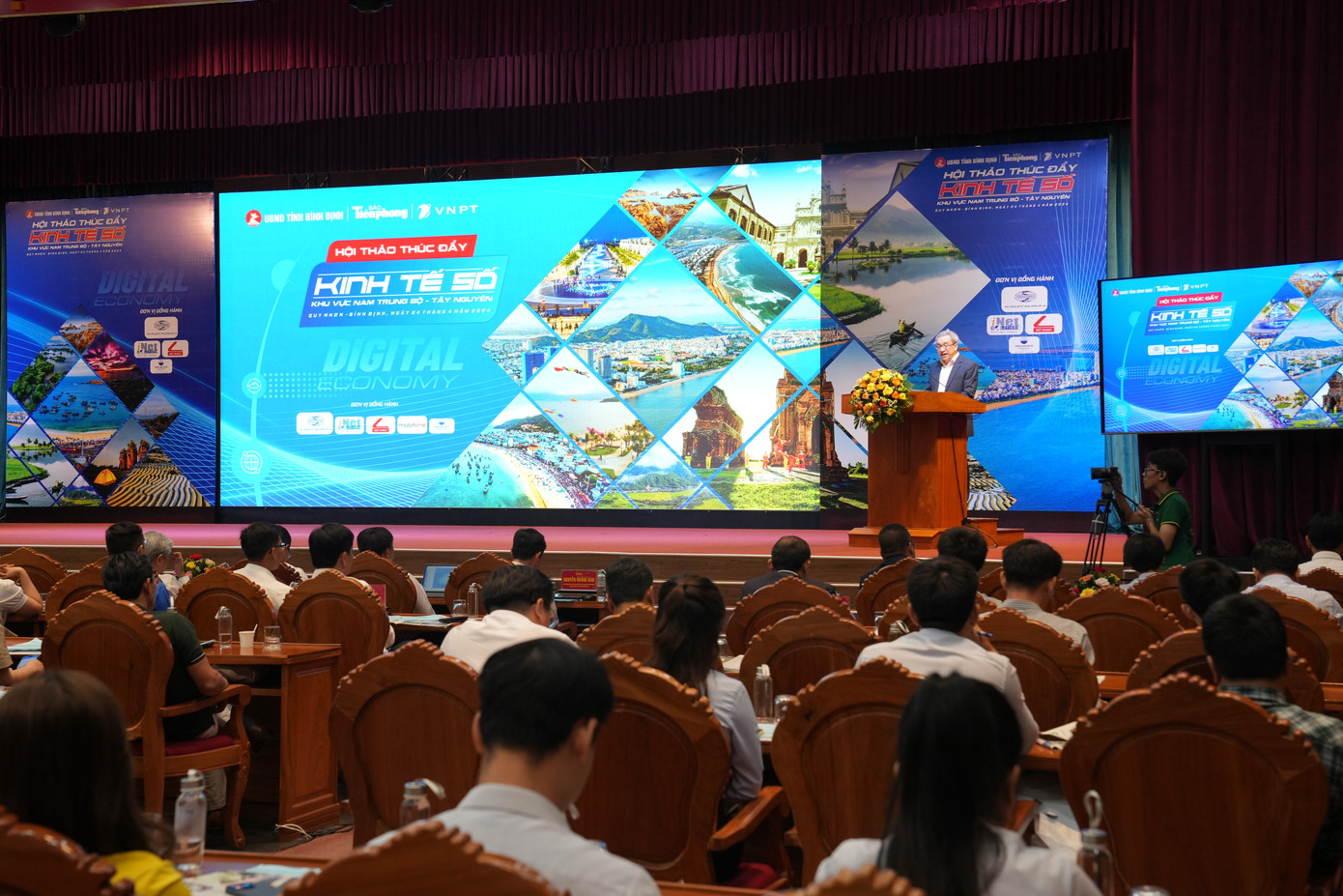 “Các địa phương cần phối hợp, hỗ trợ các doanh nghiệp, tập đoàn công nghệ để phát triển, sử dụng các Nền tảng số quốc gia về nông nghiệp, du lịch... “Chúng sẽ đóng vai trò là “cầu nối số” tới các vùng kinh tế - xã hội khác trong cả nước, phục vụ phát triển kinh tế số, giữ chân người dân tại địa phương, tạo động lực mới cho phát triển”, ông Tâm nói.