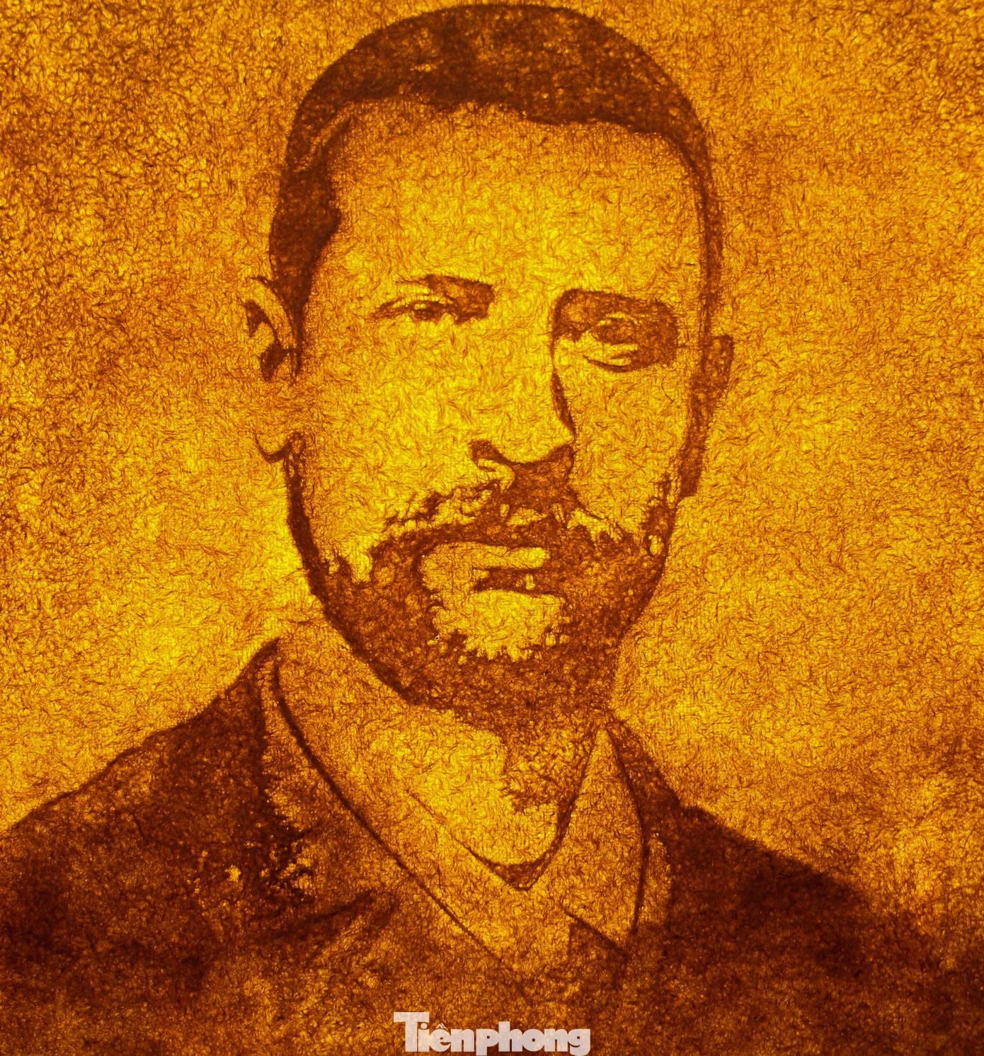 Những bức tranh phong cảnh, chân dung được nghệ nhân Hà hoàn thiện bán với giá từ vài triệu đến vài chục triệu, tùy theo kích thước của bức tranh.