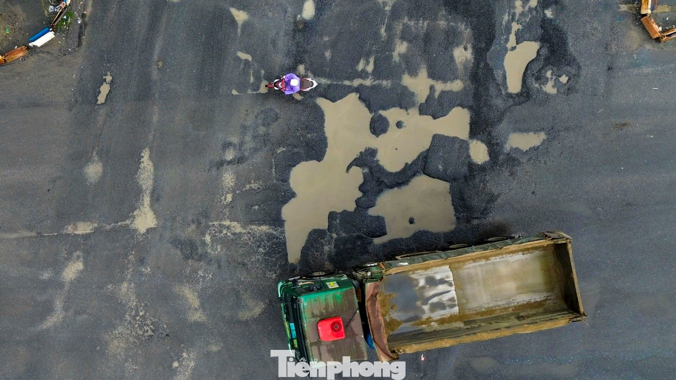 Đến nay, công tác giải phóng mặt bằng với gần 80% hồ sơ bồi thường được phê duyệt. Về thi công, các hạng mục cầu, cống, và mặt đường đang được triển khai đồng bộ, mặc dù tiến độ thi công còn chậm ở một số đoạn do thiếu nhân sự và thiết bị. Dự án dự kiến hoàn thành vào năm 2025.