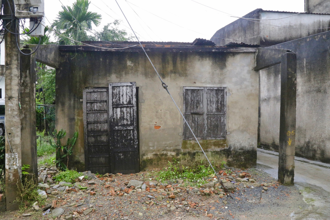 Gần 100 hộ dân rơi vào cảnh đi không được, ở không xong. Người dân mong muốn nhanh chóng được giải tỏa, bố trí đất tái định cư.