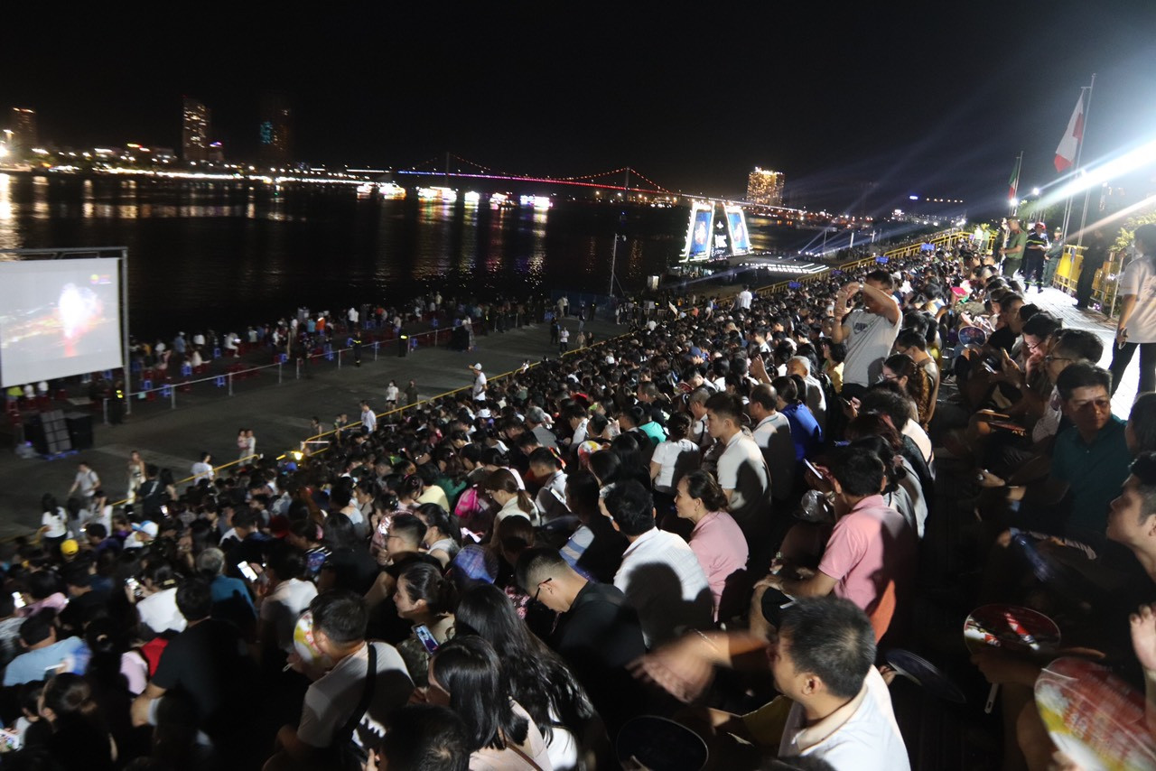 Với chủ đề “Nhịp đập tương lai”, đêm chung kết Lễ hội pháo hoa Quốc tế Đà Nẵng - DIFF 2024 sắp bắt đầu, khán giả sẽ được đắm chìm trước màn trình diễn pháo hoa độc đáo của cả 2 đội trên bầu trời sông Hàn đêm nay.