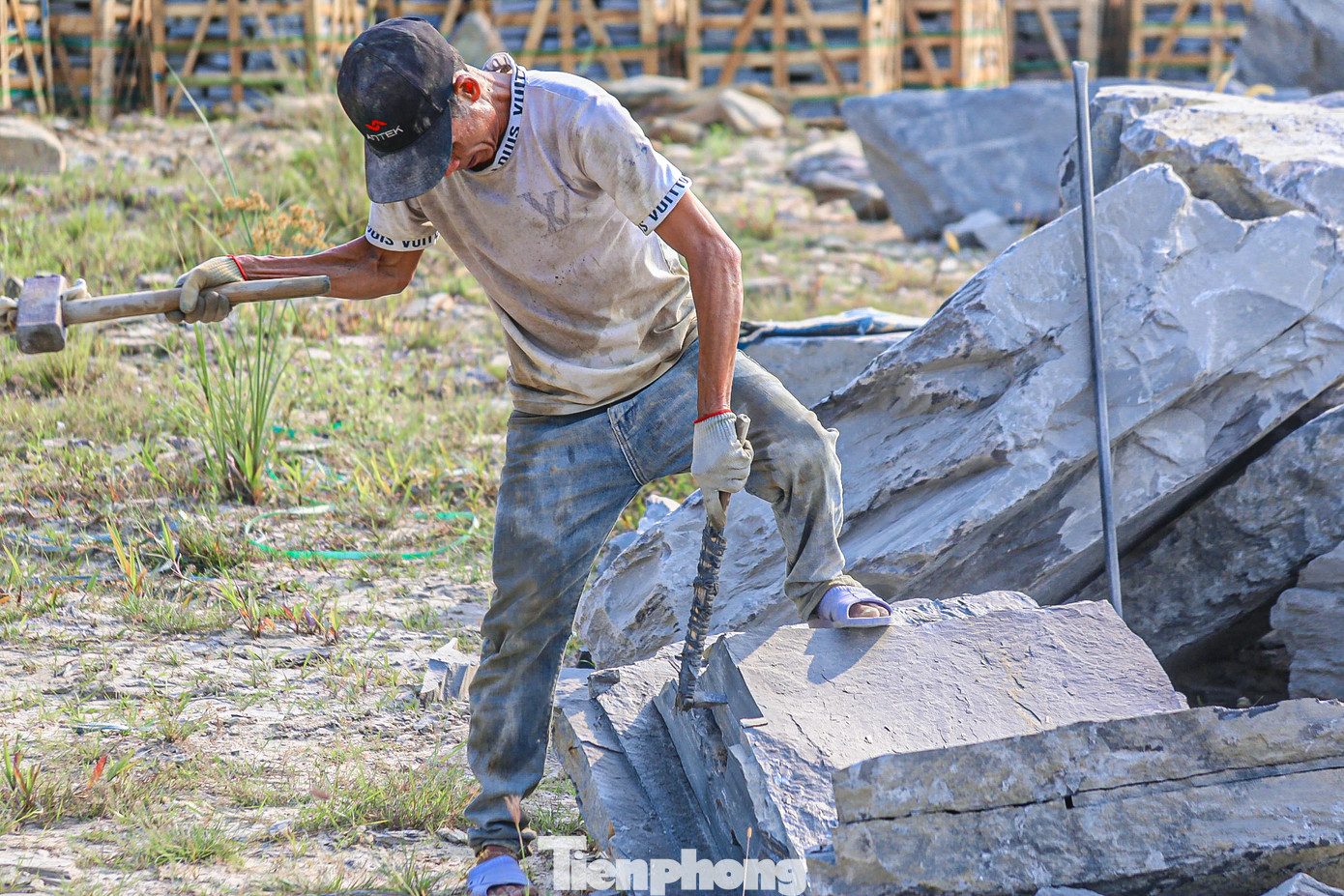 Đây được biết đến là làng chẻ đá lớn nhất Đà Nẵng hiện nay. Đây được biết đến là làng chẻ đá lớn nhất Đà Nẵng hiện nay.