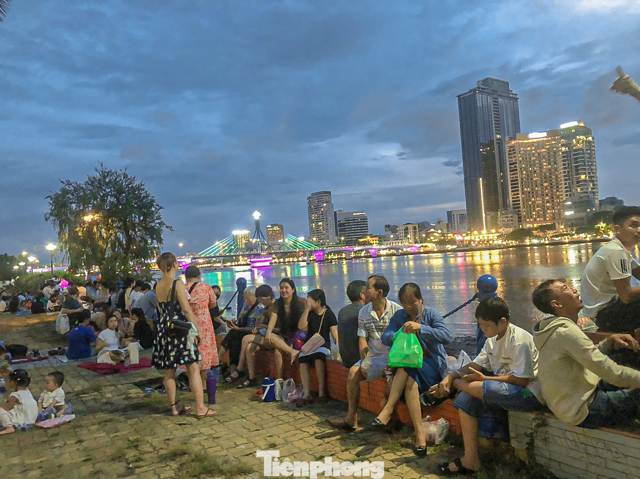 Sau 1 năm chờ đợi người dân Đà Nẵng và du khách từ khắp nơi được tiếp tục chứng kiến bầu trời sông Hàn rực sáng. Năm nay lễ hội bắn pháo quốc tế Đà Nẵng 2024 sẽ có nhiều điểm mới.