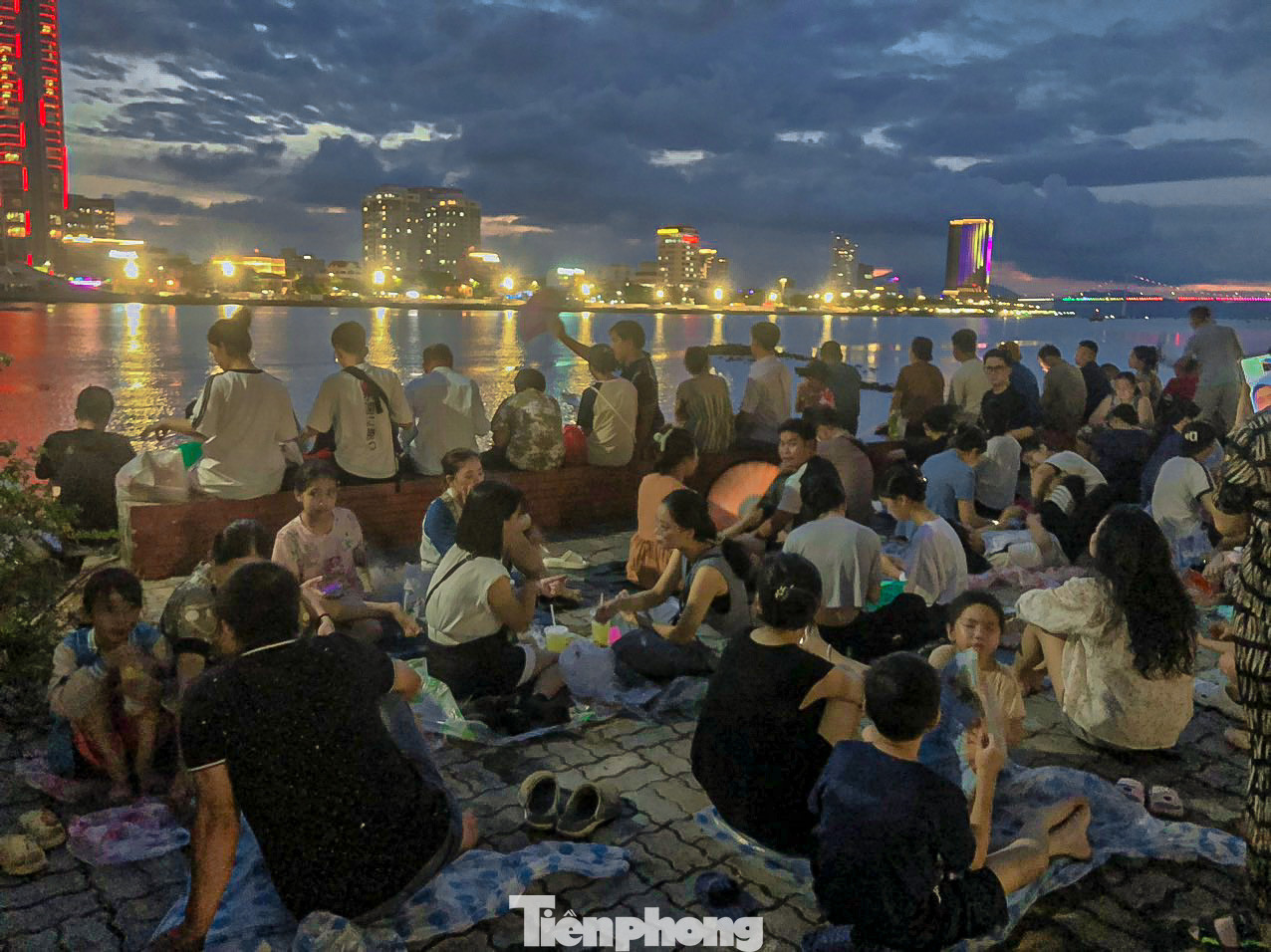 Vào tối nay (8/6), màn trình diễn pháo hoa lung linh từ đương kim vô địch Pháp và đội chủ nhà Việt Nam, cùng màn trình diễn nghệ thuật đỉnh cao trên mặt nước lần đầu tiên có tại Đà Nẵng sẽ khiến khán giả thích thú.