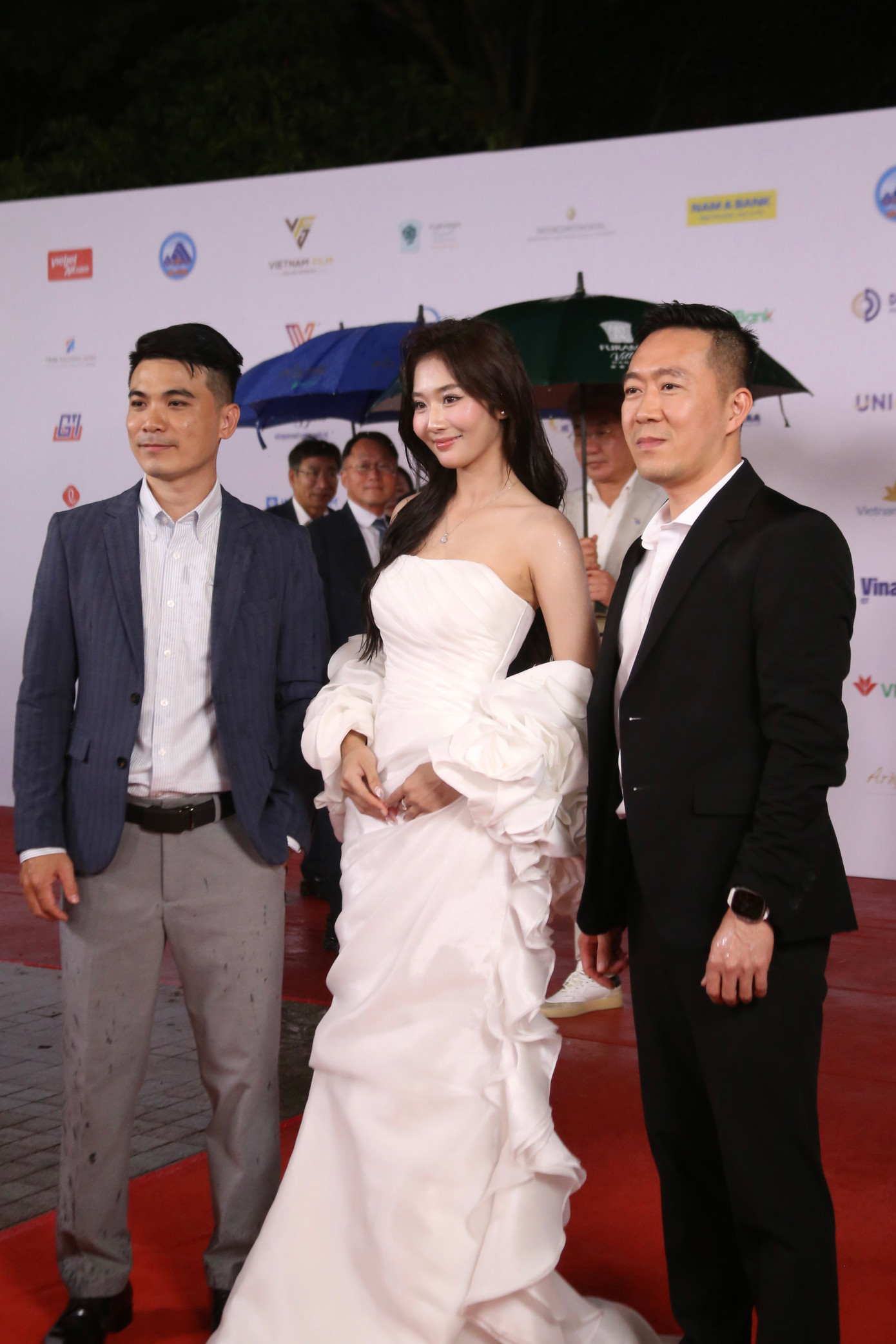 Đạo diễn Hoàng Nam và nữ chính "Đèn âm hồn".