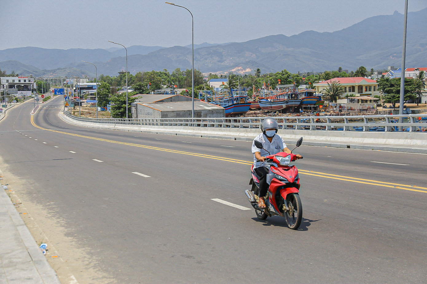 Kể từ khi hoàn thành, cây cầu này đã giúp người dân không còn phải đi đò. Cuộc sống người dân đã ổn định hơn rất nhiều.