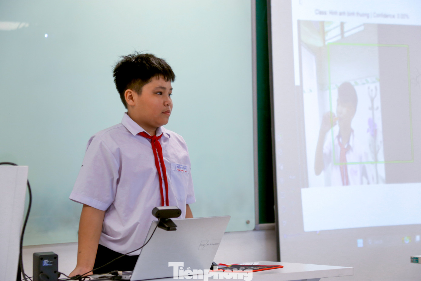 Nhiều mô hình hay, phần mềm sáng tạo được các bạn trẻ đem đến cuộc thi. Nhiều mô hình hay, phần mềm sáng tạo được các bạn trẻ đem đến cuộc thi.