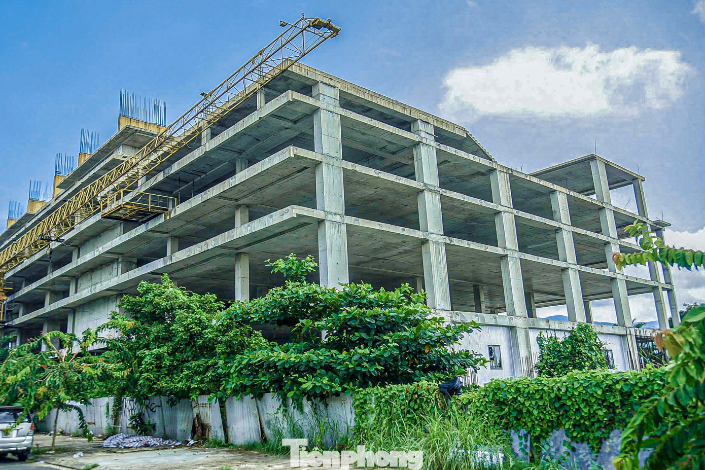 Dự án khởi công năm 2010 với mức đầu tư hơn 2.500 tỷ đồng, quy mô 33 tầng, nhưng sau 14 năm vẫn chỉ thi công được vài tầng, đến nay vẫn chỉ là khối nhà thô dang dở. Dự án khởi công năm 2010 với mức đầu tư hơn 2.500 tỷ đồng, quy mô 33 tầng, nhưng sau 14 năm vẫn chỉ thi công được vài tầng, đến nay vẫn chỉ là khối nhà thô dang dở.