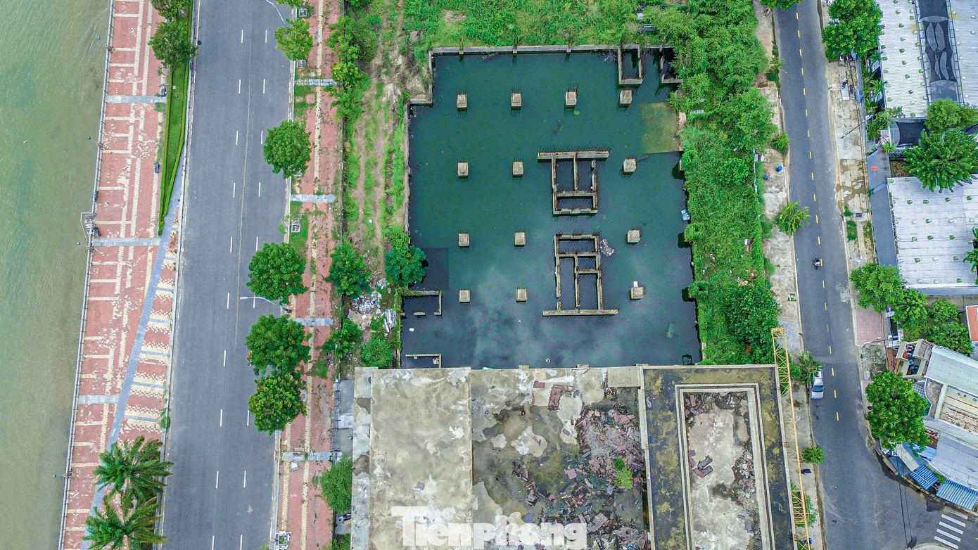 “Phường cũng đã tập trung lực lượng, thuê đội vệ sinh môi trường dọn dẹp vệ sinh khu vực đường Như Nguyệt, xung quanh Dự án Khu phức hợp trung tâm thương mại và căn hộ cao cấp Han Riverside để đảm bảo môi trường xung quanh”, ông Hồng cho biết. “Phường cũng đã tập trung lực lượng, thuê đội vệ sinh môi trường dọn dẹp vệ sinh khu vực đường Như Nguyệt, xung quanh Dự án Khu phức hợp trung tâm thương mại và căn hộ cao cấp Han Riverside để đảm bảo môi trường xung quanh”, ông Hồng cho biết.