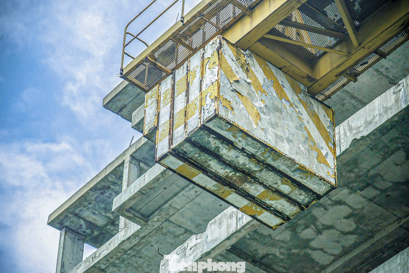 Nhiều hạng mục bên trong công trình Khu phức hợp trung tâm thương mại và căn hộ cao cấp Han Riverside hiện dang dở, sắt gỉ sét. Nhiều hạng mục bên trong công trình Khu phức hợp trung tâm thương mại và căn hộ cao cấp Han Riverside hiện dang dở, sắt gỉ sét.