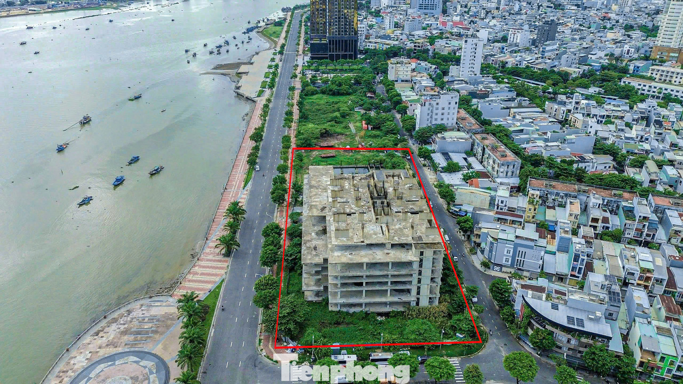 Dự án Khu phức hợp Trung tâm thương mại và Căn hộ cao cấp Han Riverside nằm trên khu đất vàng ven bờ sông Hàn thuộc quận Hải Châu do Công ty CP Địa ốc Vũ Châu Long làm chủ đầu tư. Được xây dựng trên đường Như Nguyệt, phường Thuận Phước. Dự án Khu phức hợp Trung tâm thương mại và Căn hộ cao cấp Han Riverside nằm trên khu đất vàng ven bờ sông Hàn thuộc quận Hải Châu do Công ty CP Địa ốc Vũ Châu Long làm chủ đầu tư. Được xây dựng trên đường Như Nguyệt, phường Thuận Phước.