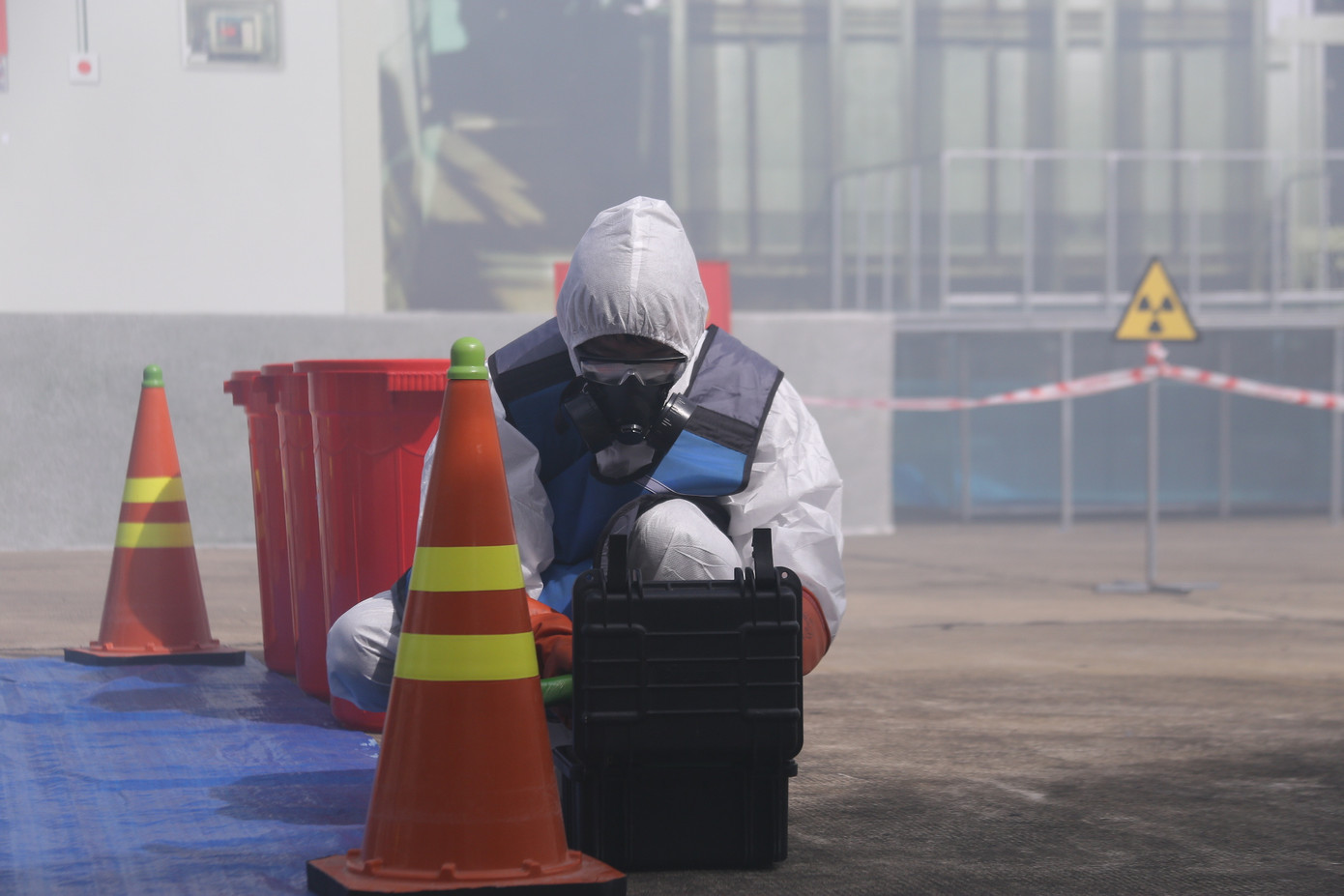 Kịch bản ứng phó kéo dài hơn một giờ, gồm 2 phần. Phần 1 trình chiếu đoạn phim khoảng 10 phút về sự cố phát sinh gây mất an ninh, an toàn nguồn phóng xạ nhóm A. Phần 2 diễn tập ứng phó sự cố tại khu vực xảy ra sự cố bao gồm các hoạt động ứng phó, đo đạc, chăm sóc y tế, đánh giá nhiễm bẩn phóng xạ cho các nạn nhân và lực lượng tham gia ứng phó.