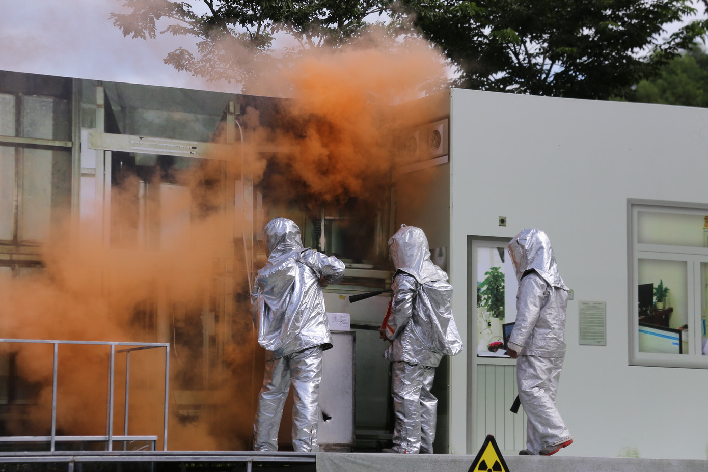 Lực lượng PCCC ngay lập tức có mặt để dập tắt đám cháy.