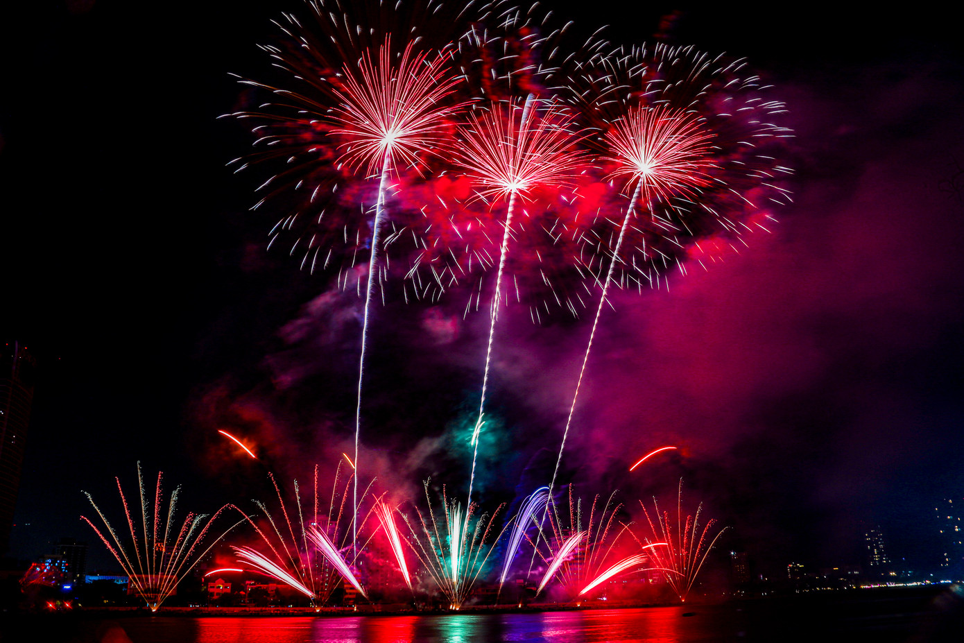 Đội Z121 Vina Pyrotech (Việt Nam) và Jiangxi Yanfeng (Trung Quốc) sẽ tranh tài trong đêm chung kết DIFF.