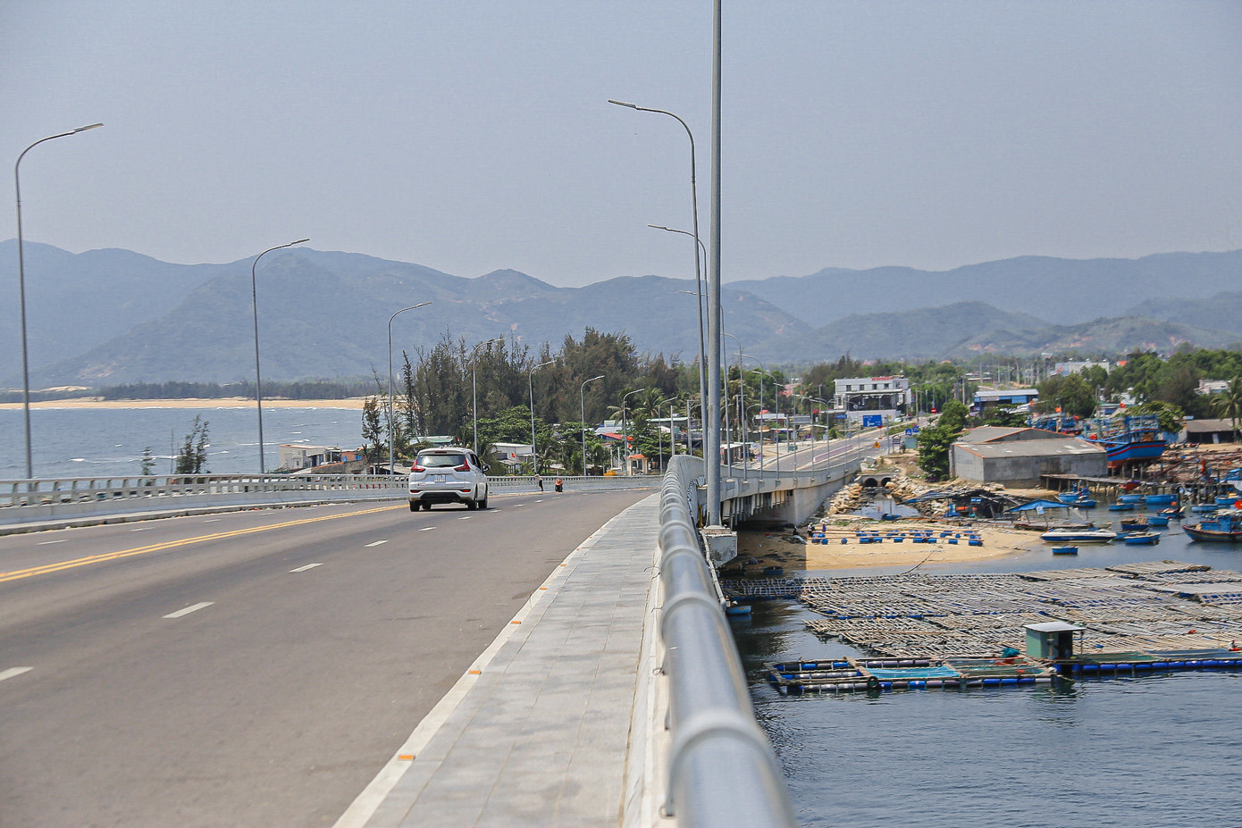 Kể từ khi hoàn thành, cây cầu này đã giúp người dân không còn phải đi đò. Cuộc sống người dân đã ổn định hơn rất nhiều.