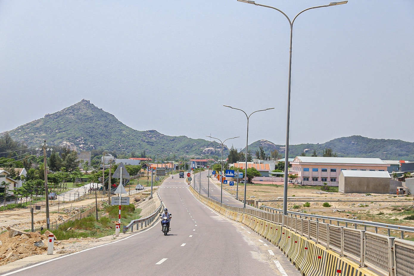 Kể từ khi hoàn thành, cây cầu này đã giúp người dân không còn phải đi đò. Cuộc sống người dân đã ổn định hơn rất nhiều.