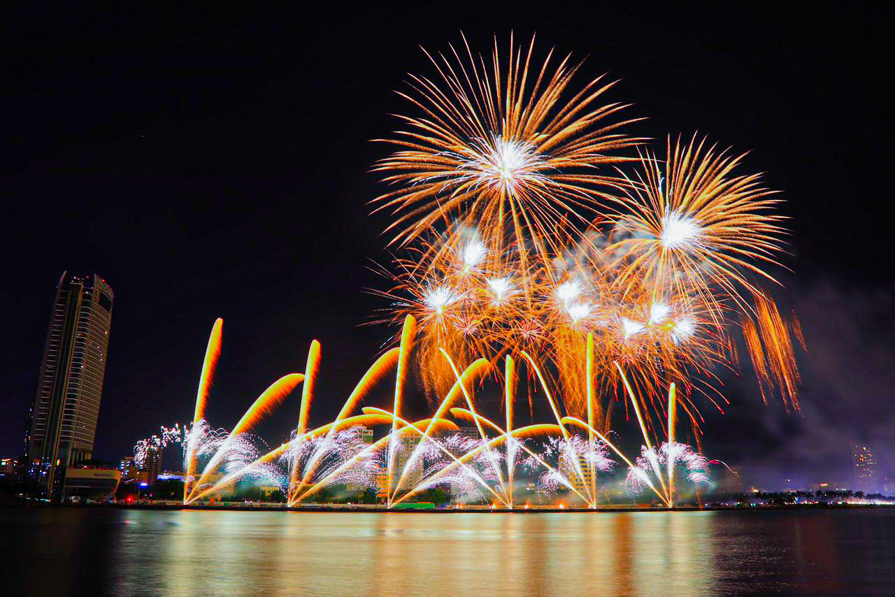 Đội Phần Lan tự tin sẽ viết tiếp câu chuyện cổ tích trong trận chung kết pháo hoa năm nay. Đội Phần Lan tự tin sẽ viết tiếp câu chuyện cổ tích trong trận chung kết pháo hoa năm nay.