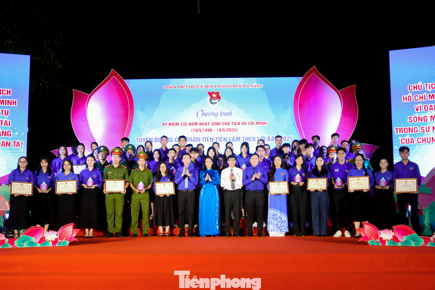 Trong khuôn khổ chương trình, Thành Đoàn Đà Nẵng đã tuyên dương, vinh danh các tập thể và cá nhân tiêu biểu với các giải thưởng cấp thành phố, gồm: Giải thưởng Chi đoàn tiên tiến, thanh niên tiên tiến làm theo lời Bác năm 2025, giải thưởng Liên đội xuất sắc - Nghìn việc tốt, giải thưởng 15/5, cùng các gương điển hình có thành tích xuất sắc trong thực hiện Chỉ thị số 05-CT/TW của Bộ Chính trị.