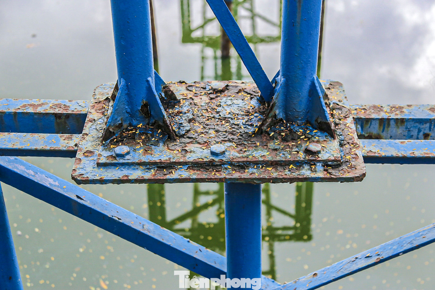 Những mái nhà trong khu vui chơi hiện đã xuống cấp. Những mái nhà trong khu vui chơi hiện đã xuống cấp.