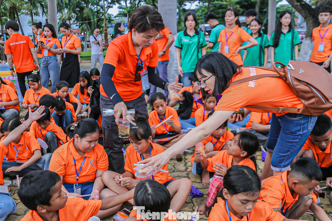 CLB Bạn thương nhau là nhóm thiện nguyện do anh Nguyễn Bình Nam thành lập với mục đích chăm lo, hỗ trợ cho các học sinh mồ côi, nghèo có hoàn cảnh đặc biệt khó khăn đến từ 4 huyện Nam Trà My, Tây Giang, Đông Giang và Trà Bồng. CLB Bạn thương nhau là nhóm thiện nguyện do anh Nguyễn Bình Nam thành lập với mục đích chăm lo, hỗ trợ cho các học sinh mồ côi, nghèo có hoàn cảnh đặc biệt khó khăn đến từ 4 huyện Nam Trà My, Tây Giang, Đông Giang và Trà Bồng.