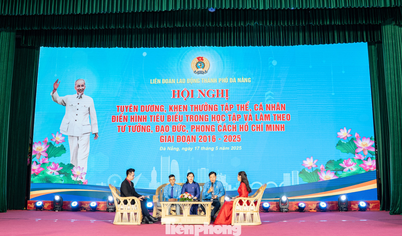 Hội nghị tuyên dương 135 điển hình tiên tiến trong học tập và làm theo lời bác. Hội nghị tuyên dương 135 điển hình tiên tiến trong học tập và làm theo lời bác.