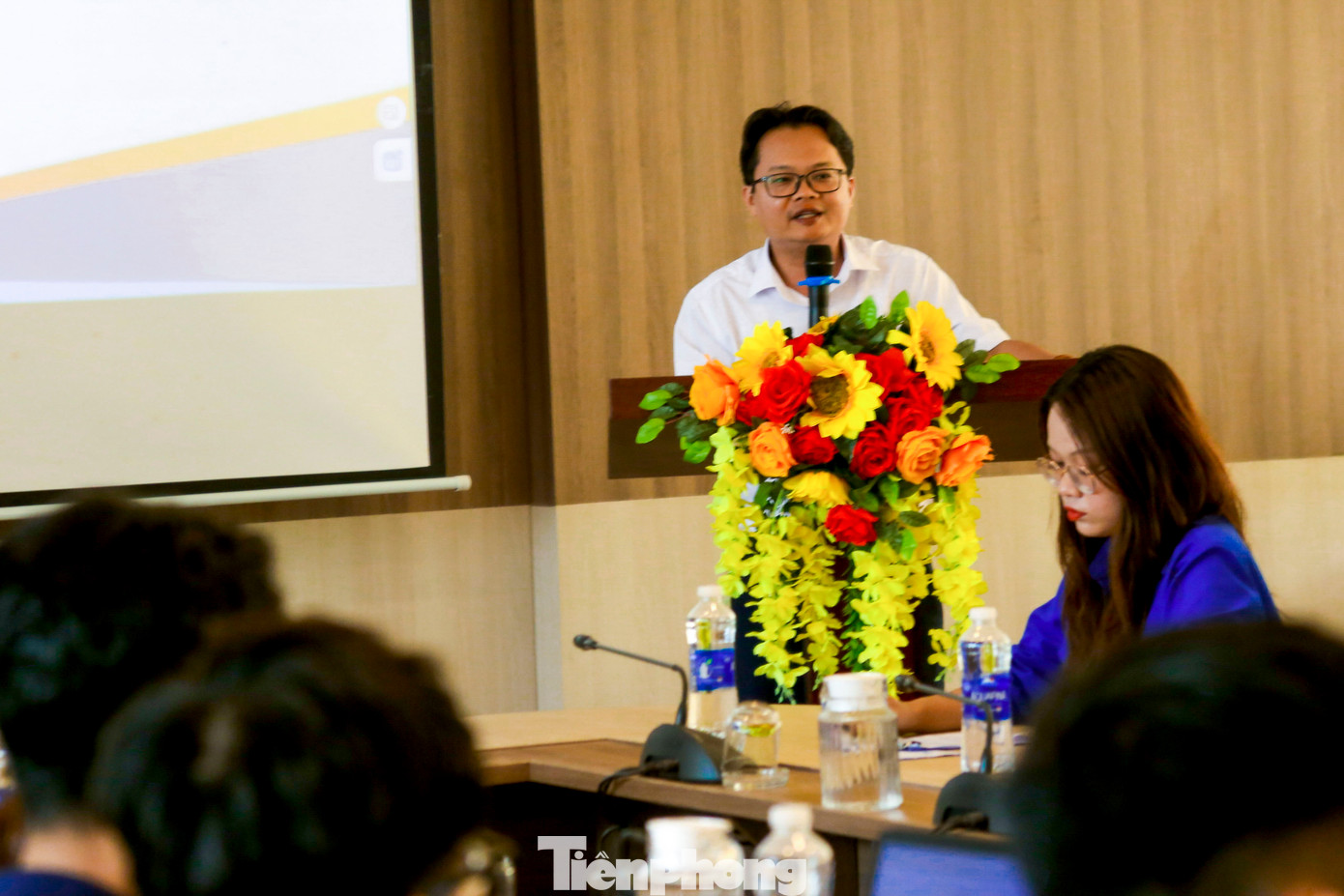 Tiến sĩ Phạm Văn Giang - giảng viên Học viện Chính trị khu vực III phân tích tính tất yếu, khách quan trong quá trình xây dựng CNXH ở Việt Nam. Tiến sĩ Phạm Văn Giang - giảng viên Học viện Chính trị khu vực III phân tích tính tất yếu, khách quan trong quá trình xây dựng CNXH ở Việt Nam.